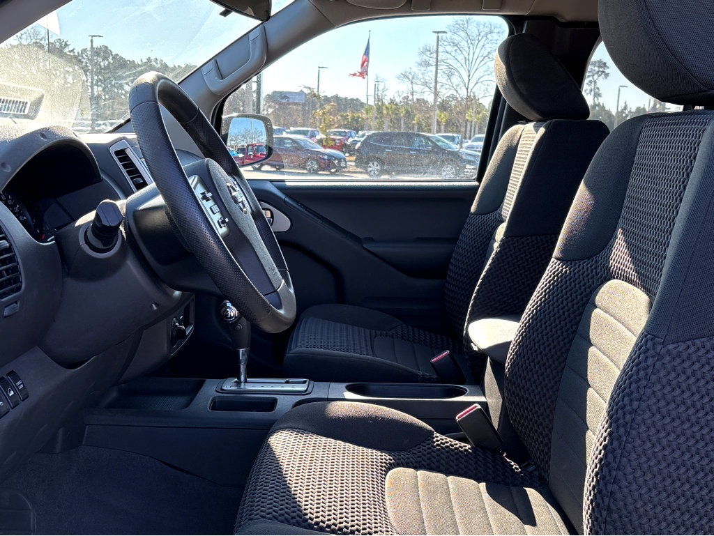 Used 2019 Nissan Frontier SV image 11