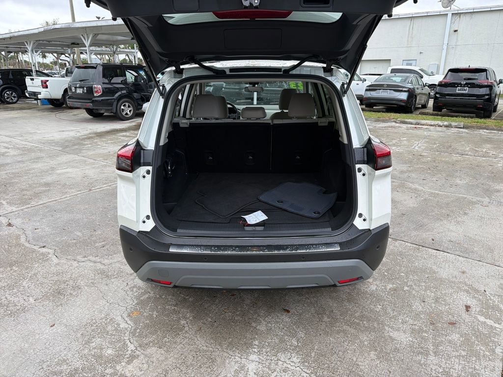 Used 2023 Nissan Rogue SV image 32