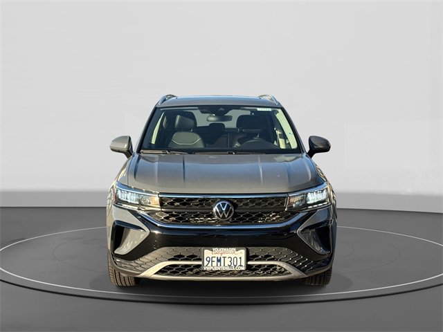 Used 2023 Volkswagen Taos SE w/ Panoramic Sunroof Package image 2