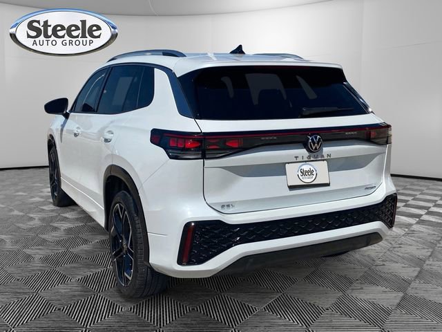 Used 2025 Volkswagen Tiguan SEL R-Line AWD/4WD image 3