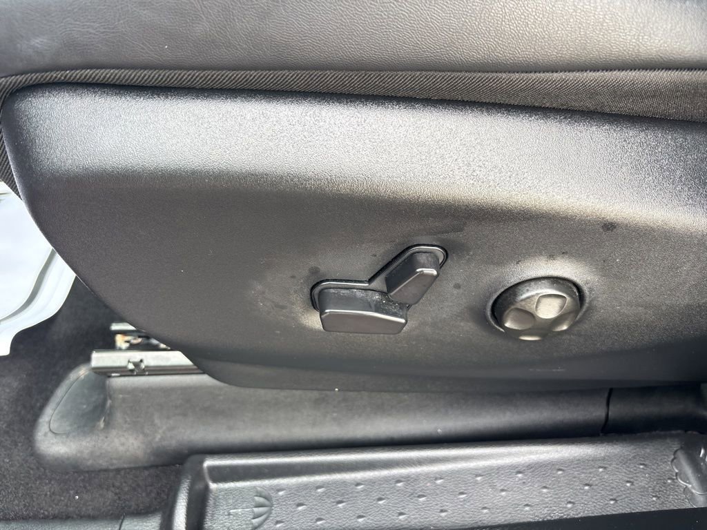 Used 2025 Chrysler Pacifica Select image 14