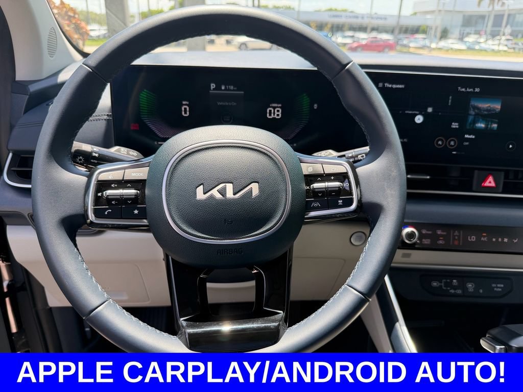 Used 2025 Kia Carnival EX FWD image 11