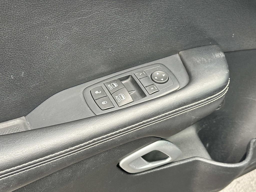 Used 2016 Dodge Challenger SRT w/ Technology Group image 15