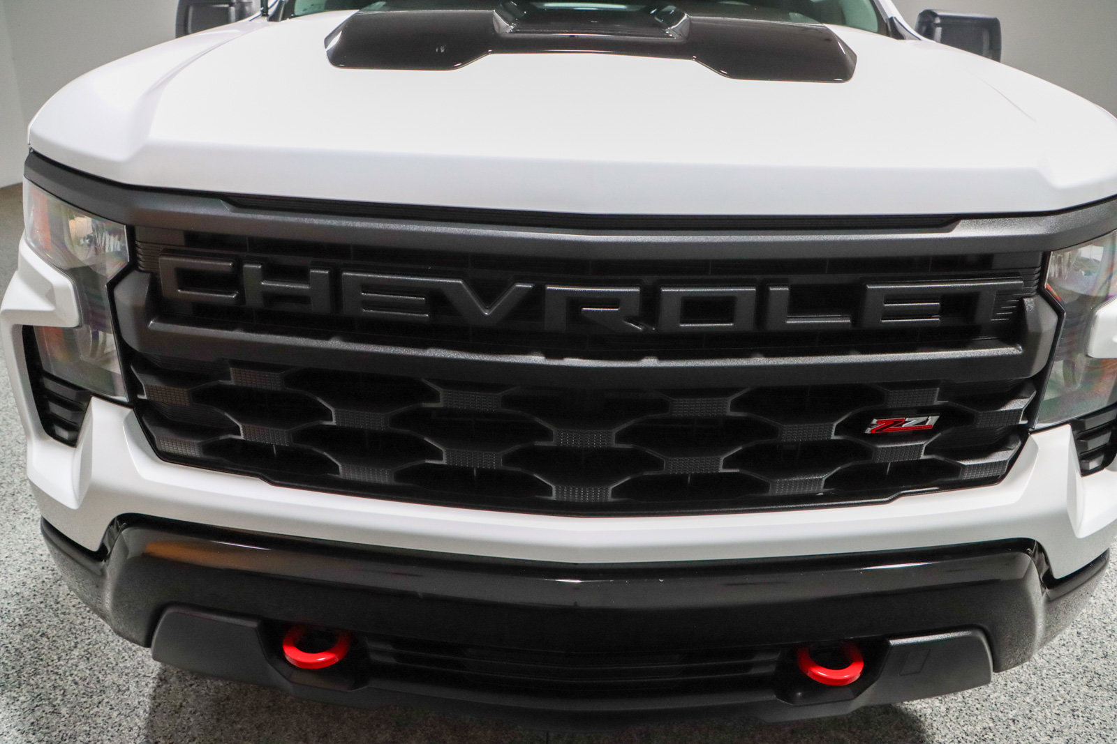 Used 2023 Chevrolet Silverado 1500 Custom Trail Boss w/ LPO, Dark Essentials Package image 4