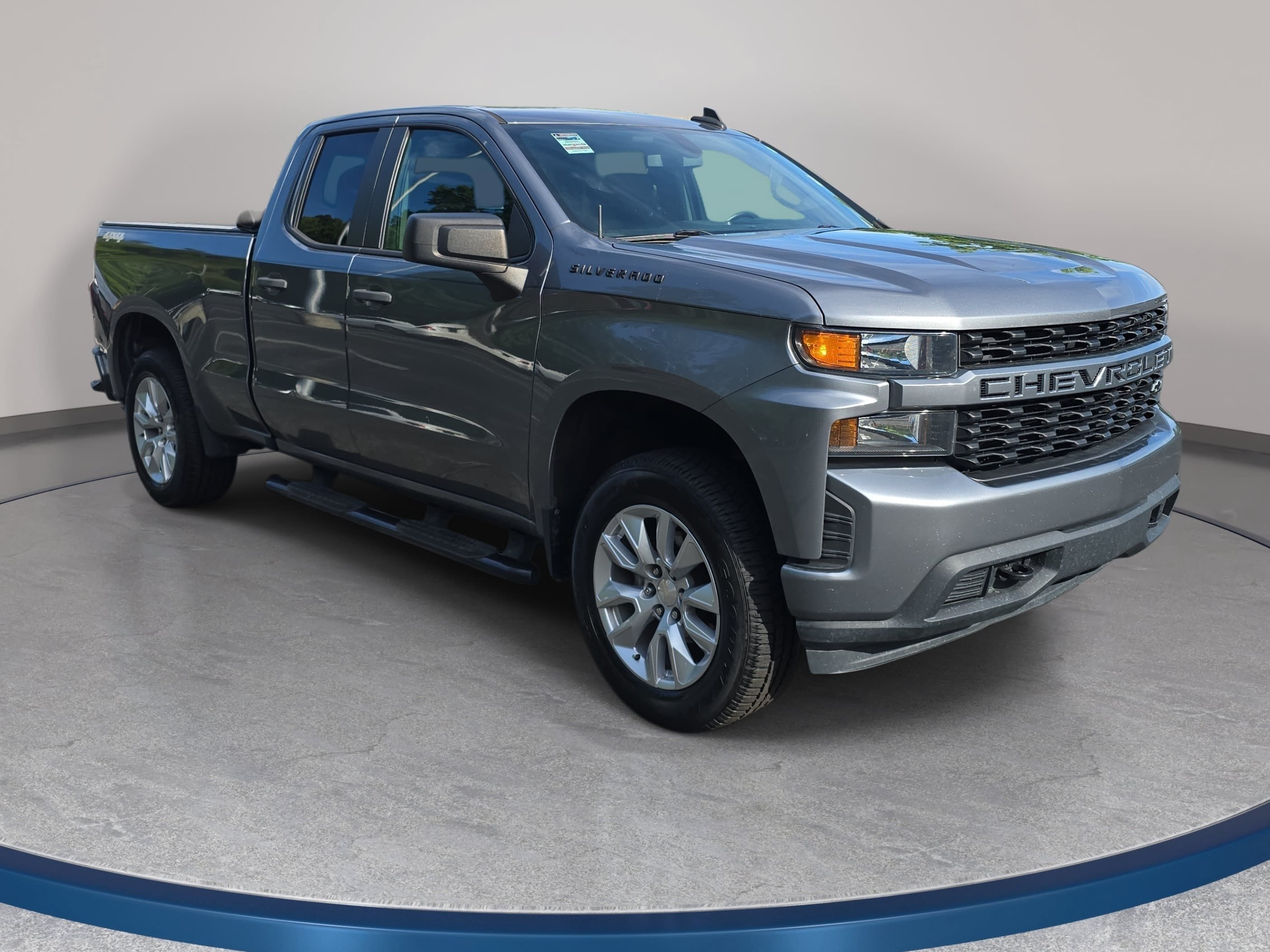 Used 2022 Chevrolet Silverado 1500 Custom AWD/4WD image 3