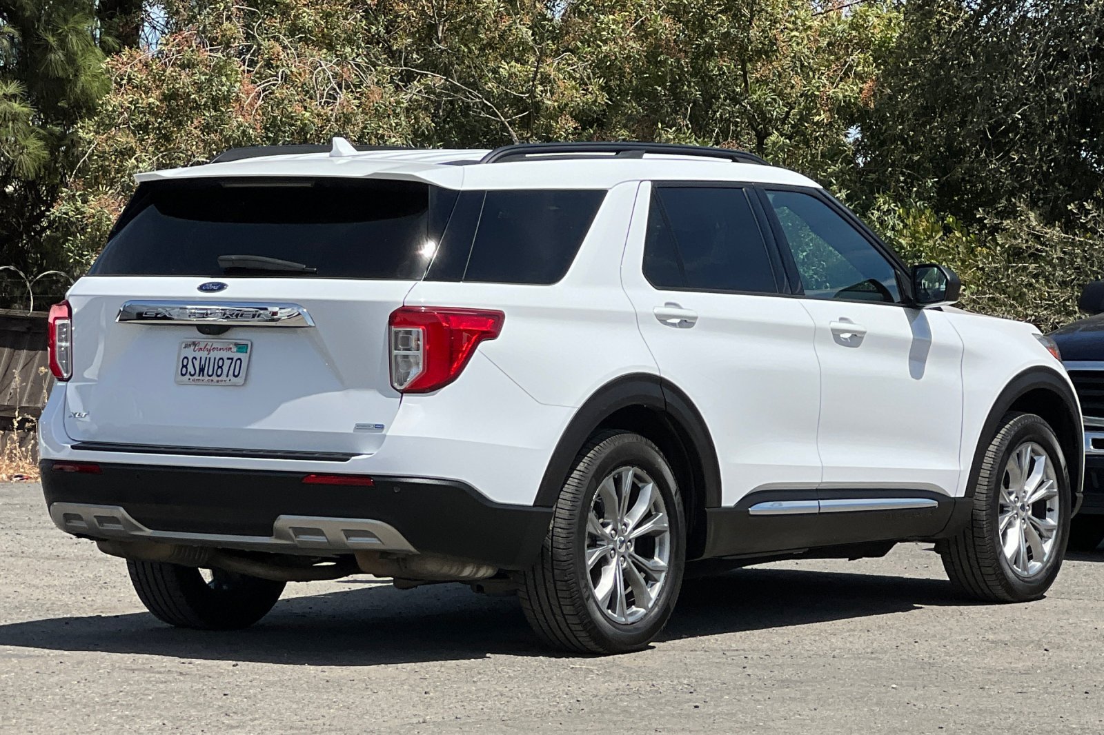 Used 2020 Ford Explorer XLT w/ Equipment Group 202A AWD/4WD image 4