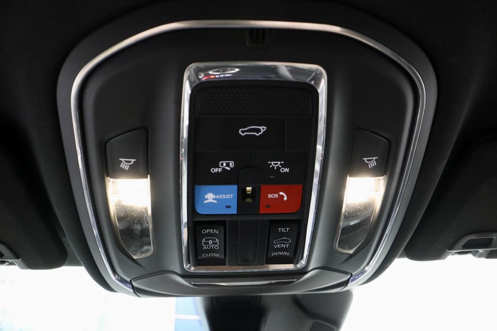 Used 2023 Jeep Grand Cherokee Altitude AWD/4WD image 35