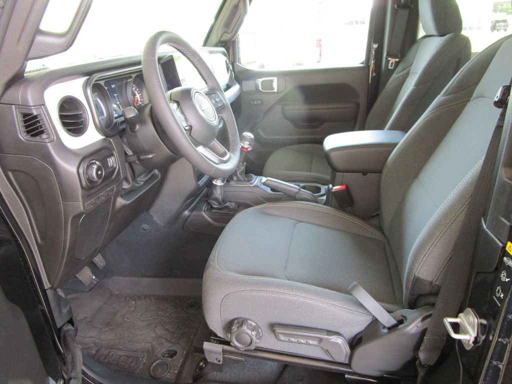 Used 2025 Jeep Wrangler Sport AWD/4WD image 24
