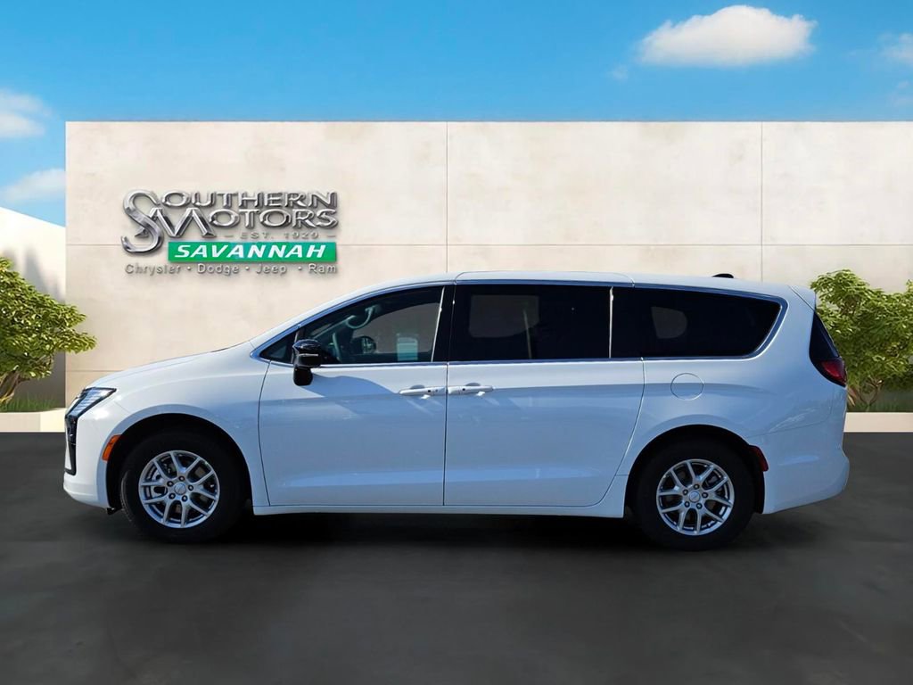 New 2027 Chrysler Pacifica Select FWD image 2