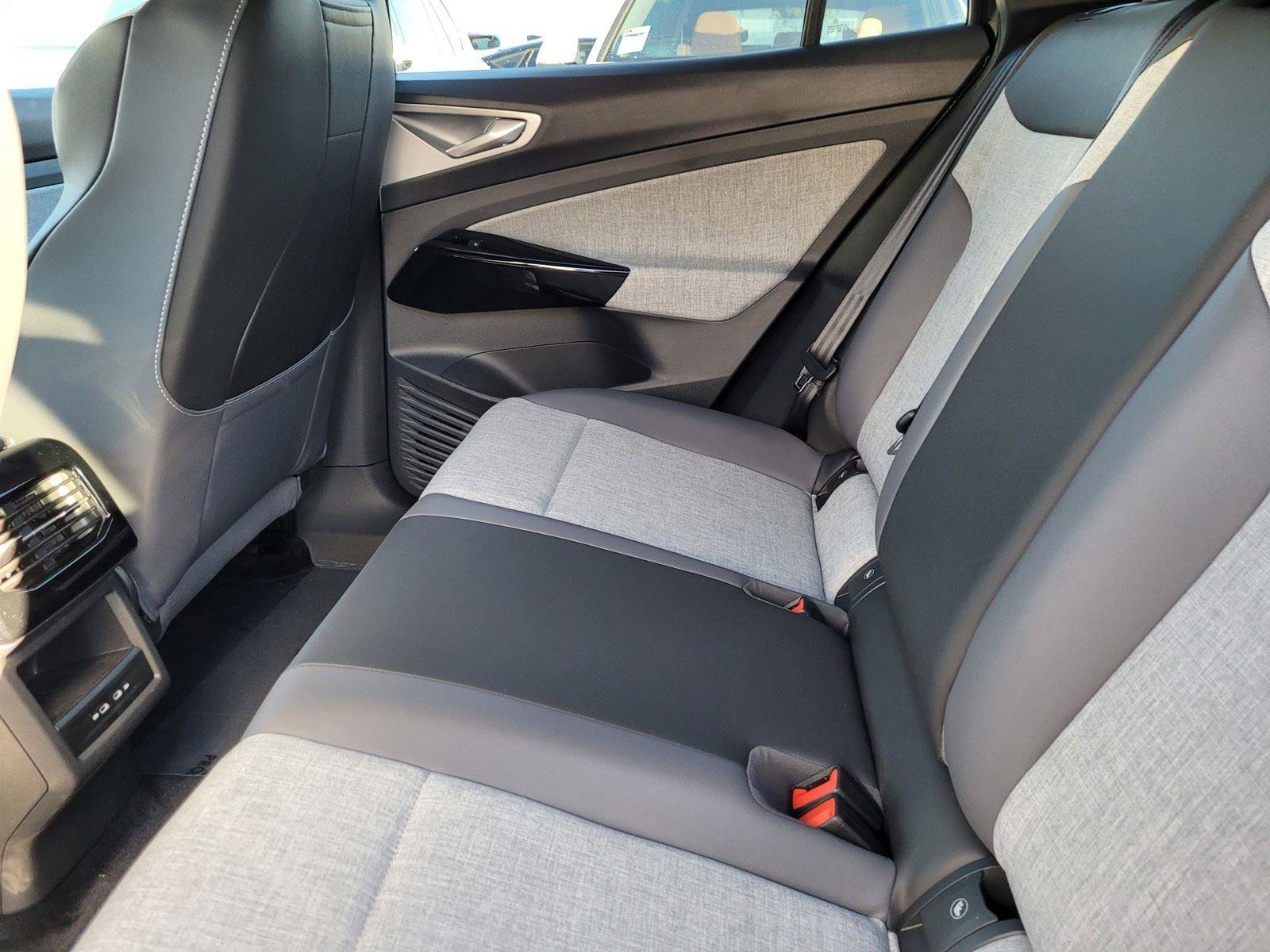 New 2025 Volkswagen ID.4 Pro RWD image 12