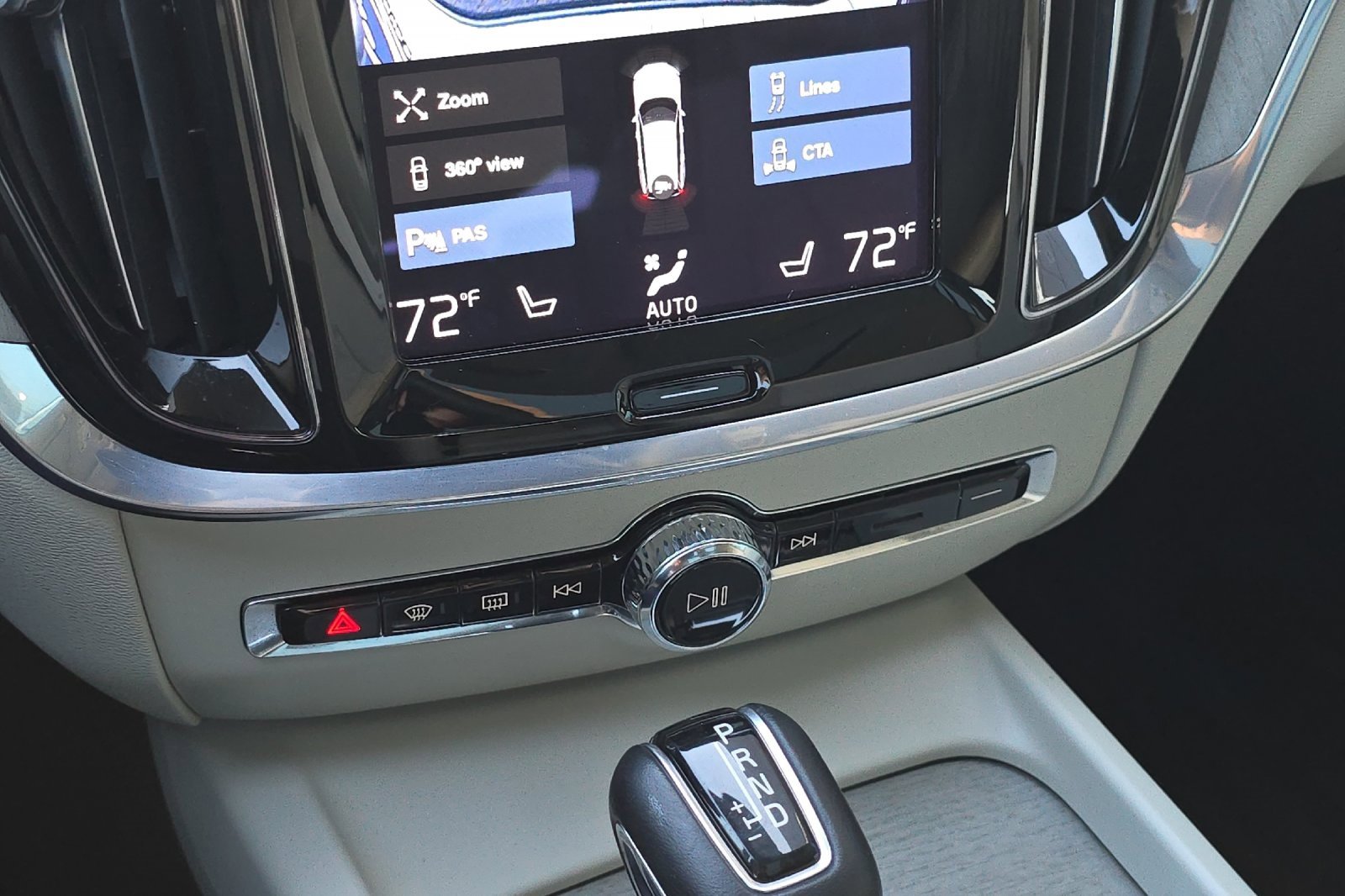 Used 2022 Volvo V60 T5 Cross Country w/ Advanced Package image 21