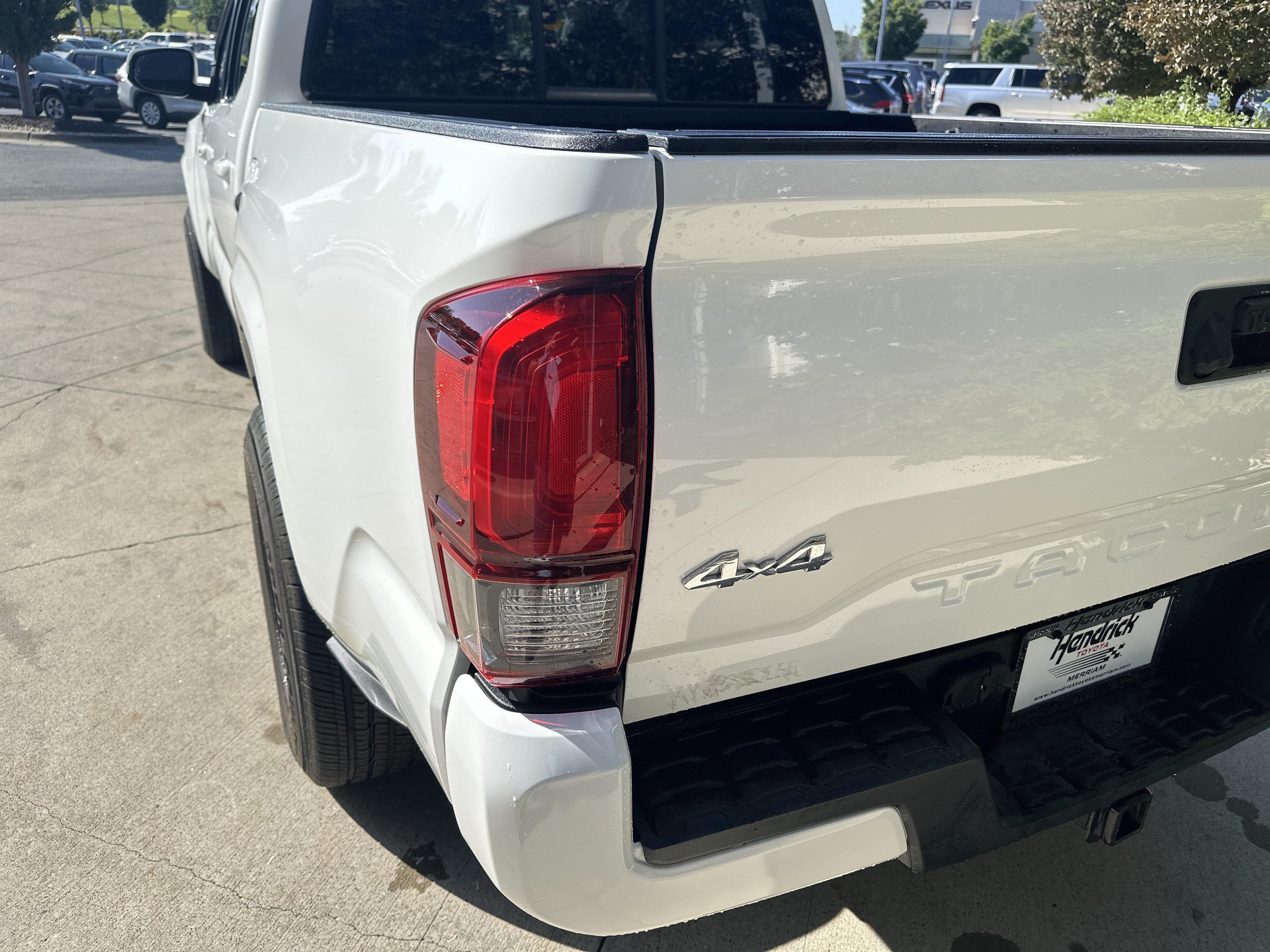 Used 2018 Toyota Tacoma SR w/ SR Convenience Package AWD/4WD image 12