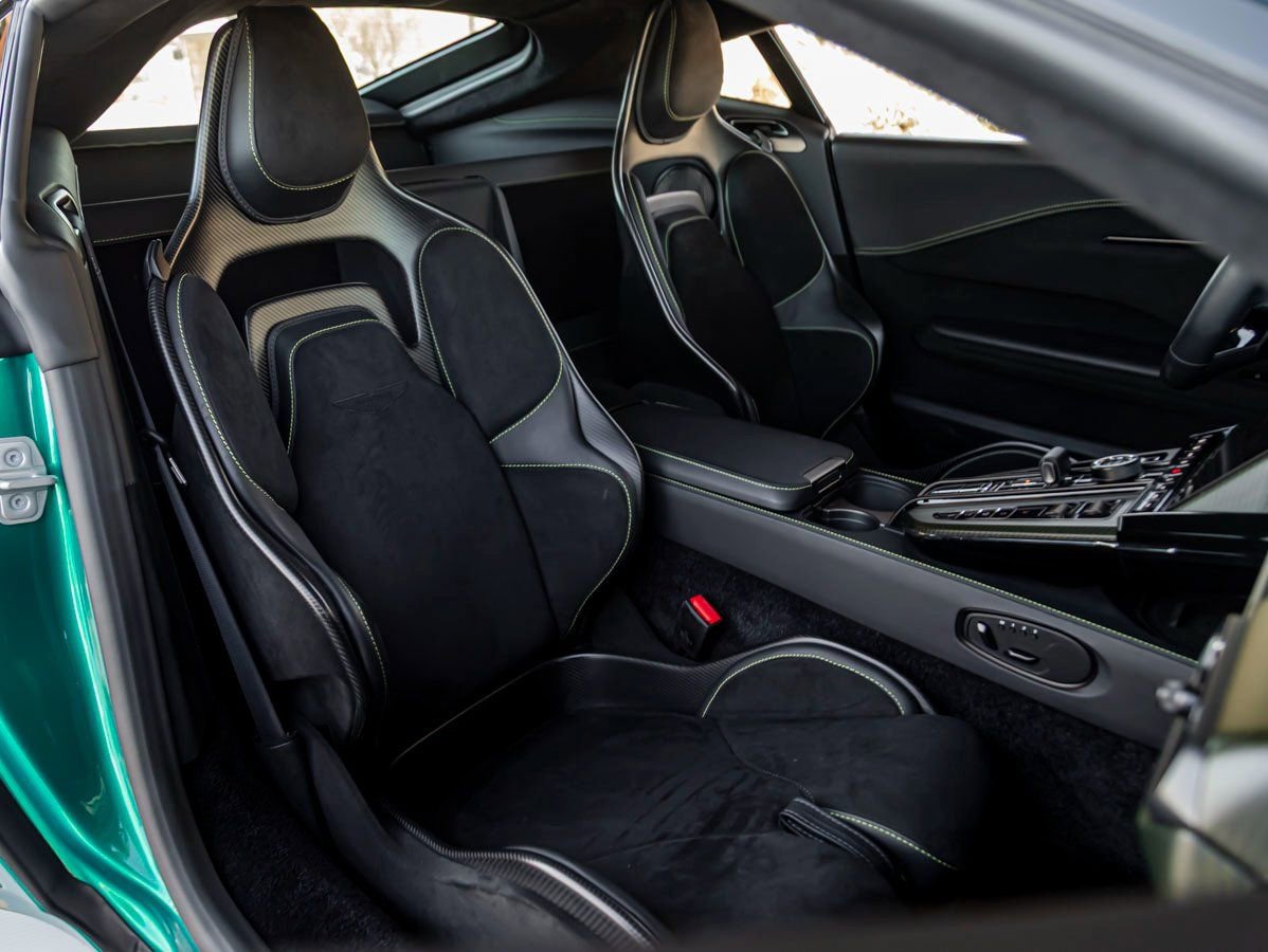 Used 2025 Aston Martin V8 Vantage Coupe image 21