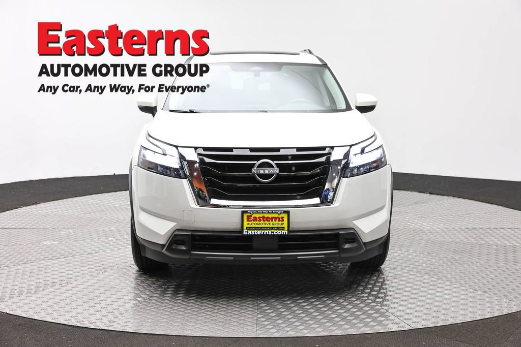 Used 2023 Nissan Pathfinder SV w/ SV Premium Package AWD/4WD image 2