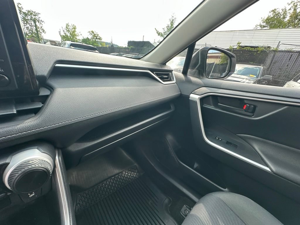 Used 2019 Toyota RAV4 LE w/ All Weather Liner Package AWD/4WD image 19