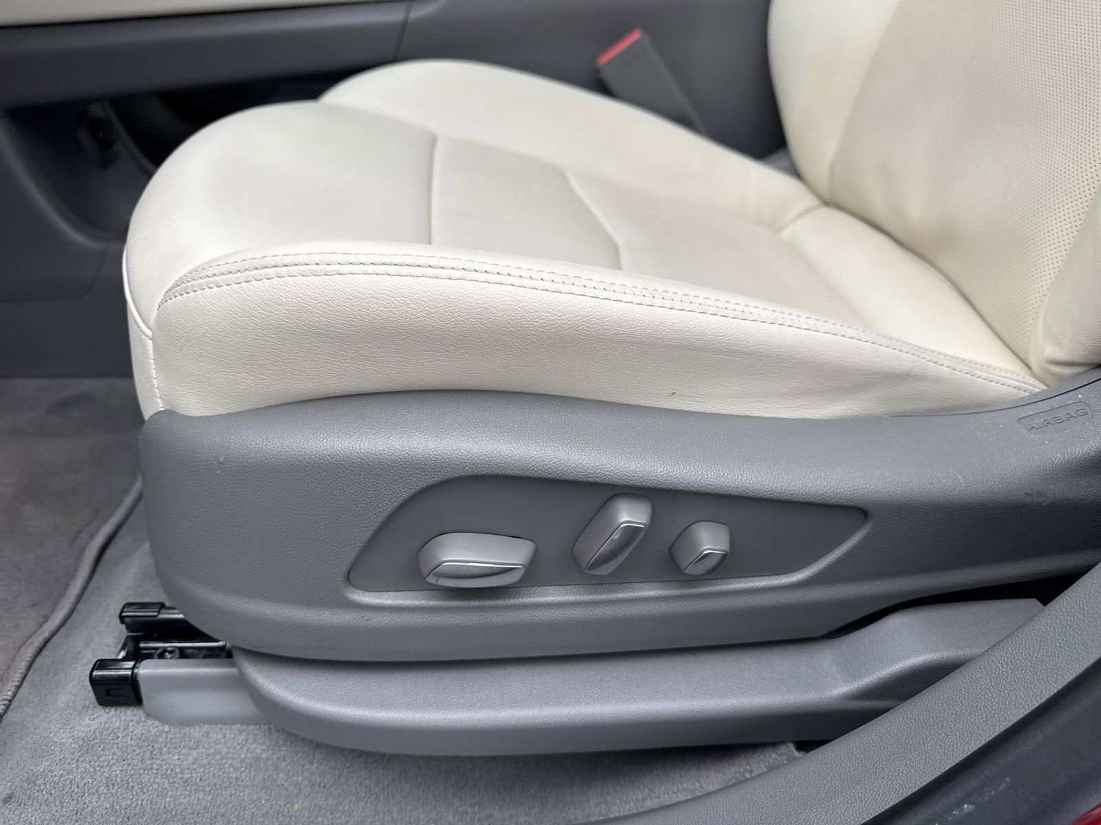 Used 2024 Cadillac XT5 Premium Luxury w/ LPO, Floor Liner Package image 22