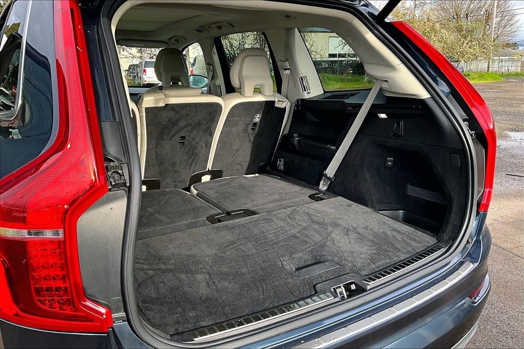 Used 2020 Volvo XC90 T5 Momentum w/ Protection Package Premier image 36
