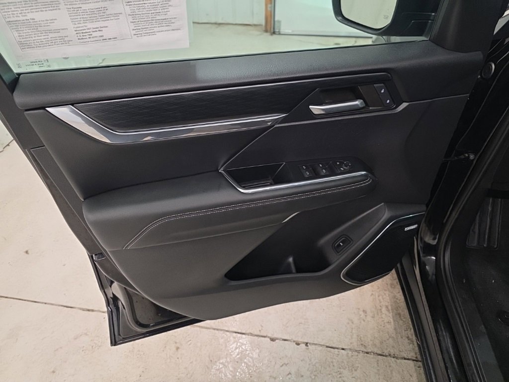 Used 2024 GMC Acadia Elevation image 12