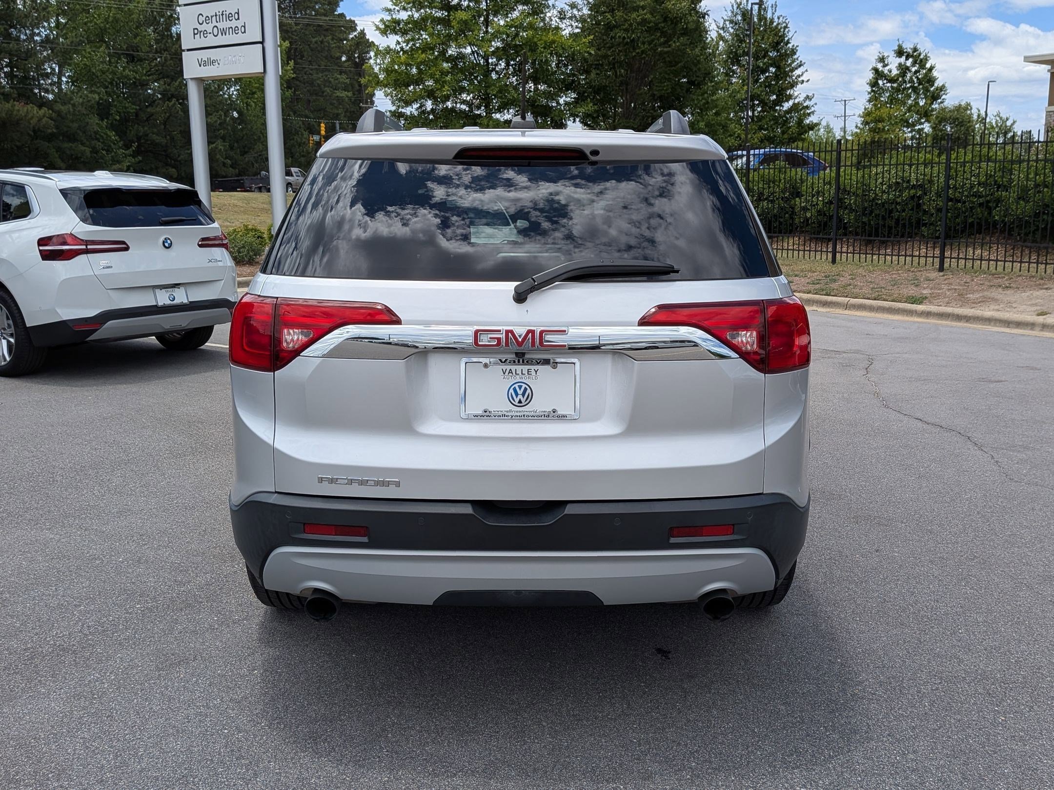 Used 2019 GMC Acadia SLT FWD image 4