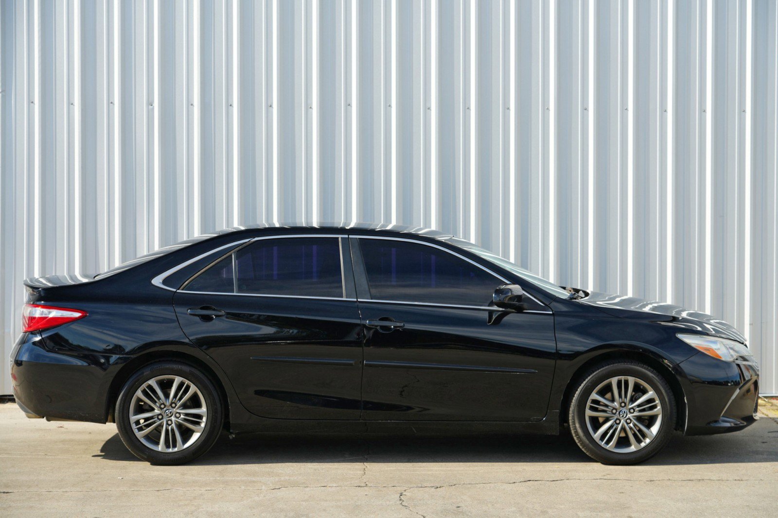 Used 2016 Toyota Camry SE image 43