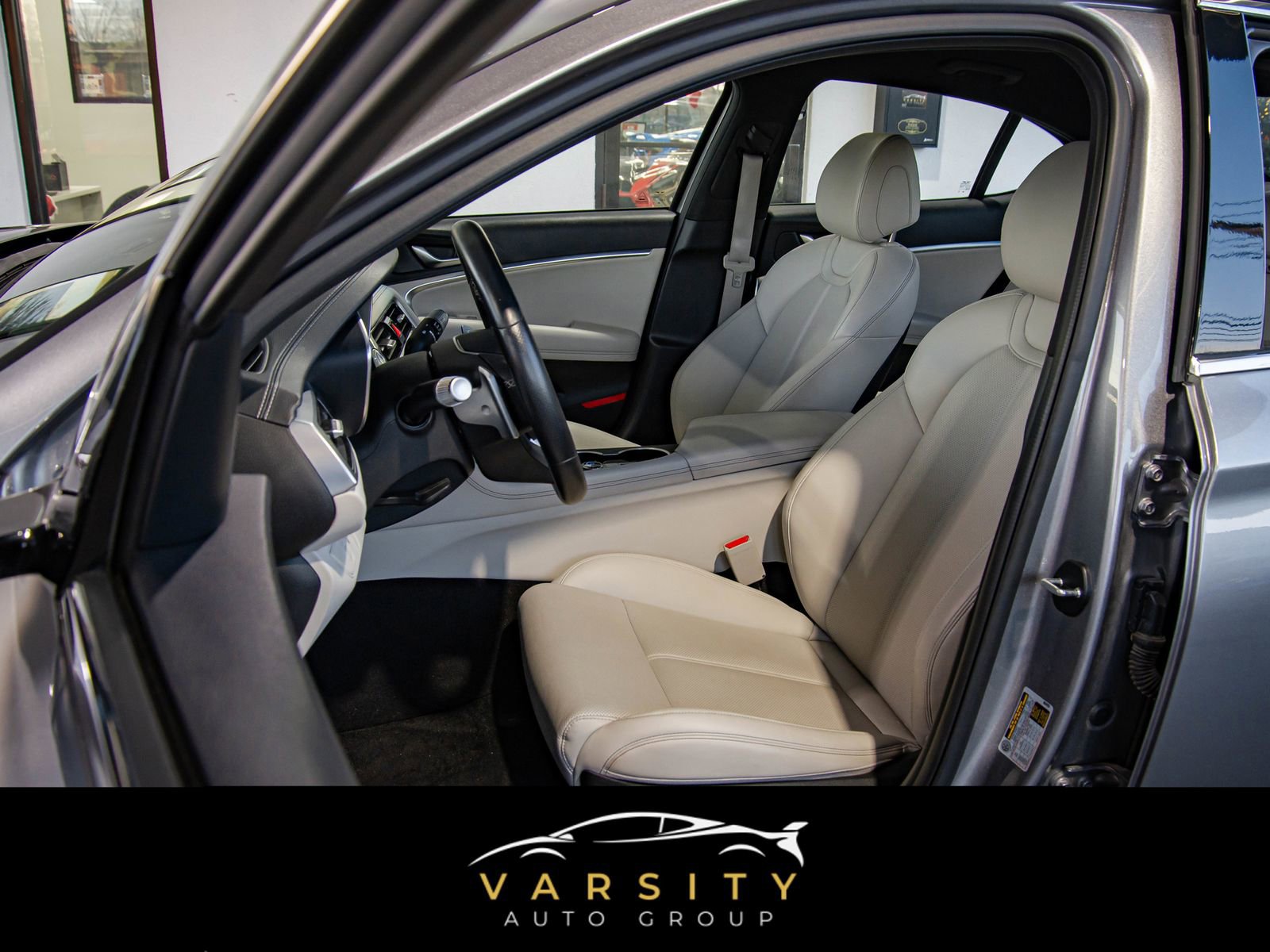 Used 2025 Genesis G70 2.5T image 10