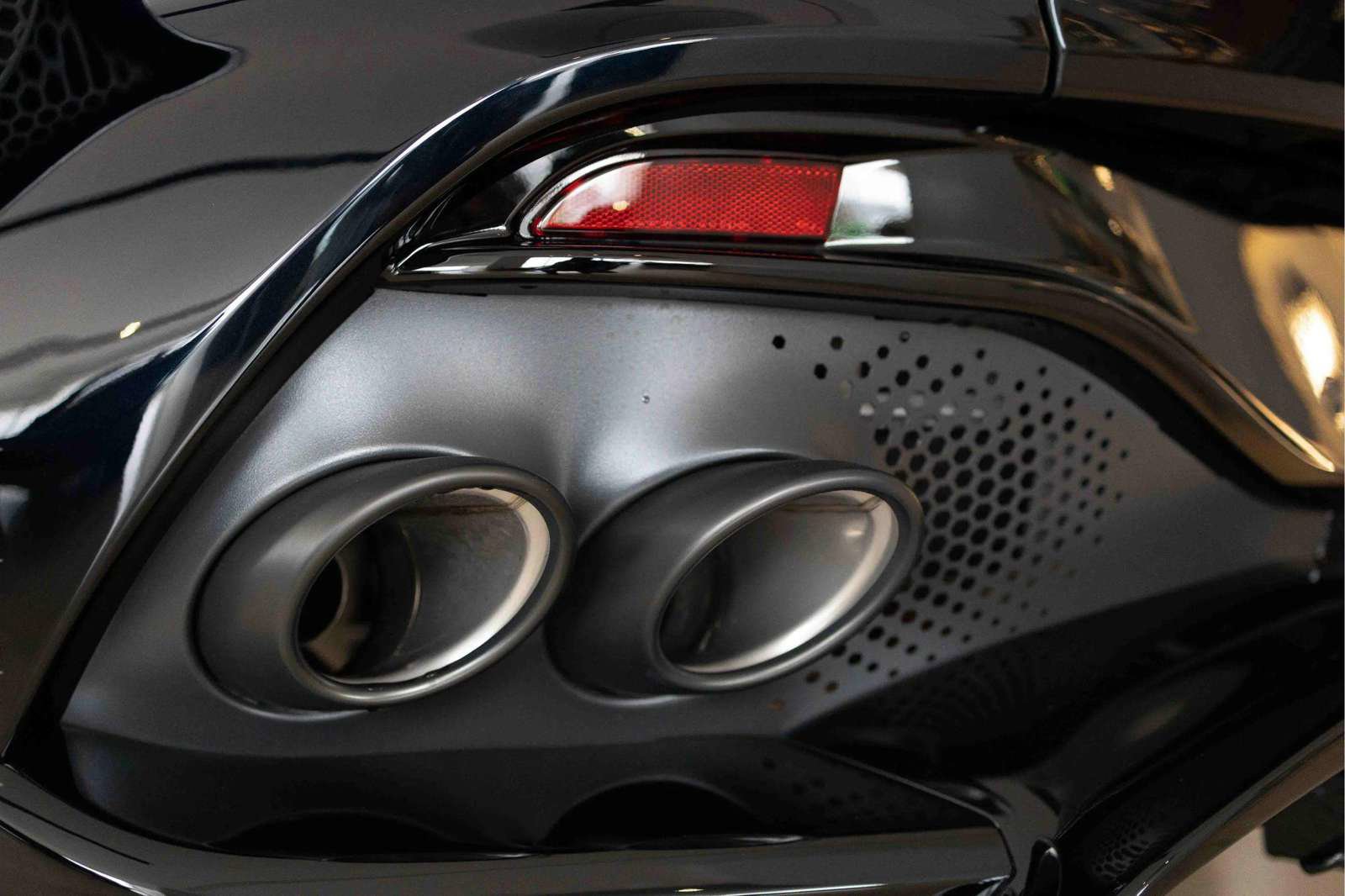 New 2025 Aston Martin DBX 707 image 24