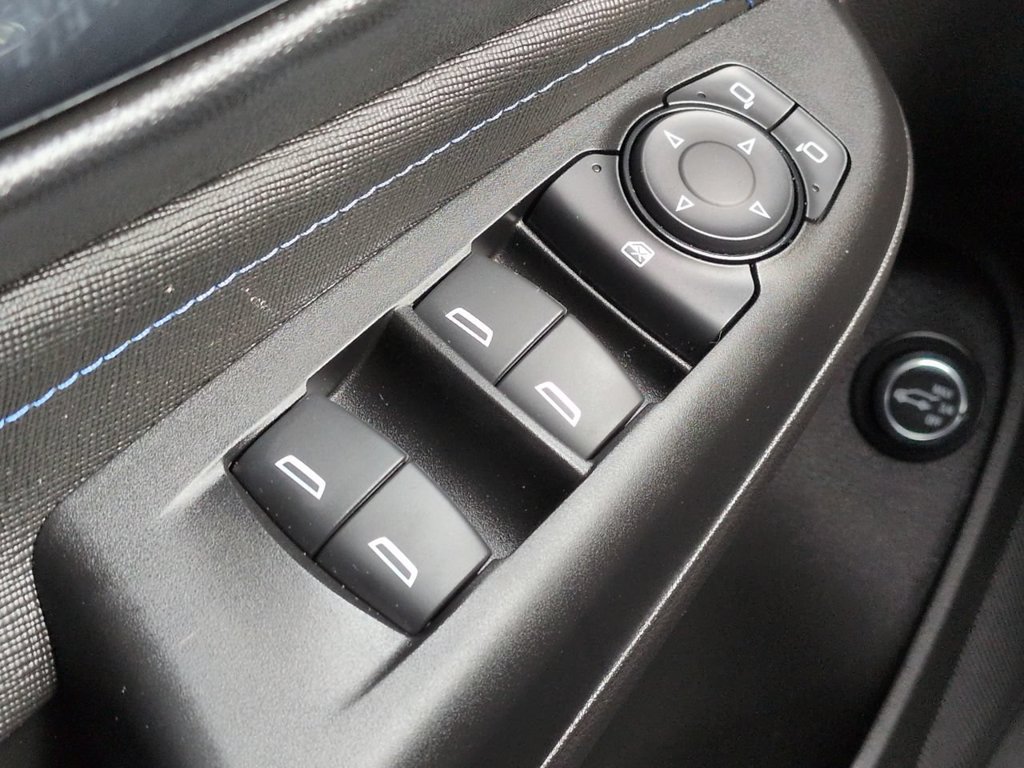 Used 2025 Buick Envista Sport Touring w/ Experience Buick Package FWD image 24