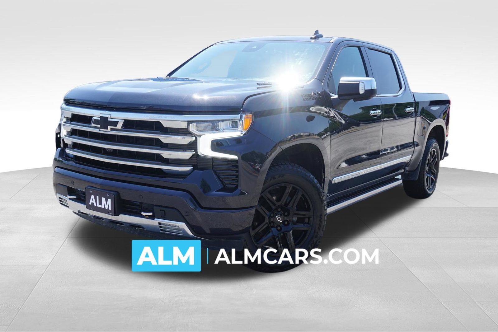 Used 2023 Chevrolet Silverado 1500 High Country w/ High Country Premium Package AWD/4WD image 1
