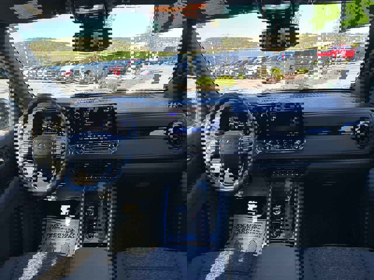 Used 2024 Chevrolet Colorado Z71 w/ Z71 Convenience Package 2 AWD/4WD image 18