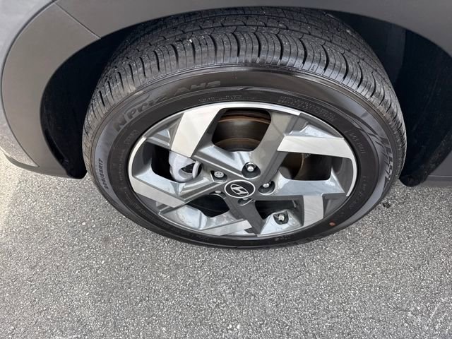 Certified 2025 Hyundai Venue Limited FWD image 39