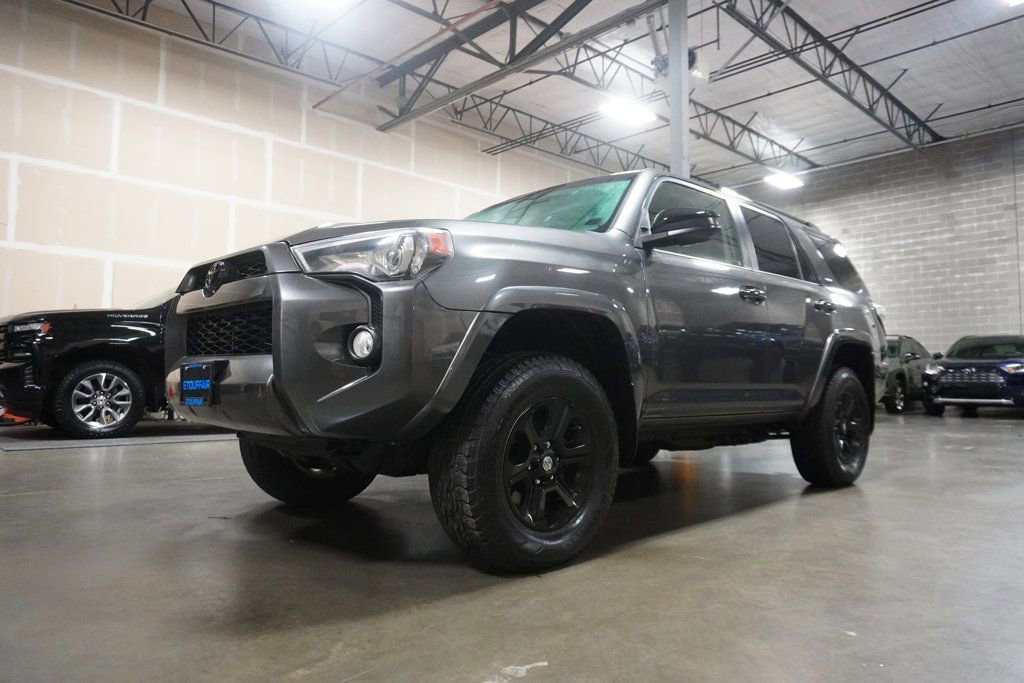 Used 2016 Toyota 4Runner SR5 image 2