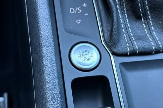 Certified 2023 Volkswagen Atlas Cross Sport SE w/ Black Wheel Package image 22