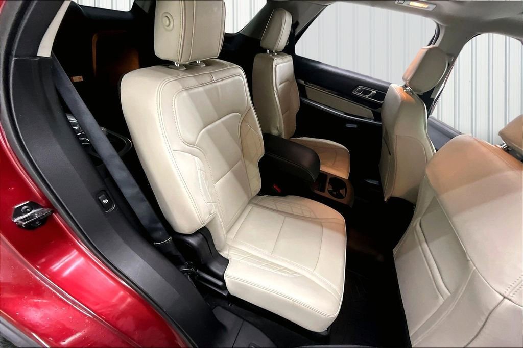 Used 2016 Ford Explorer Platinum image 27