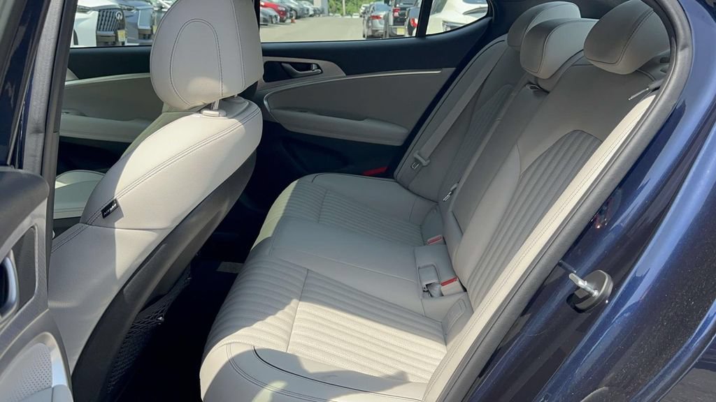 Used 2023 Genesis G70 2.0T w/ Sport Prestige Package AWD/4WD image 14