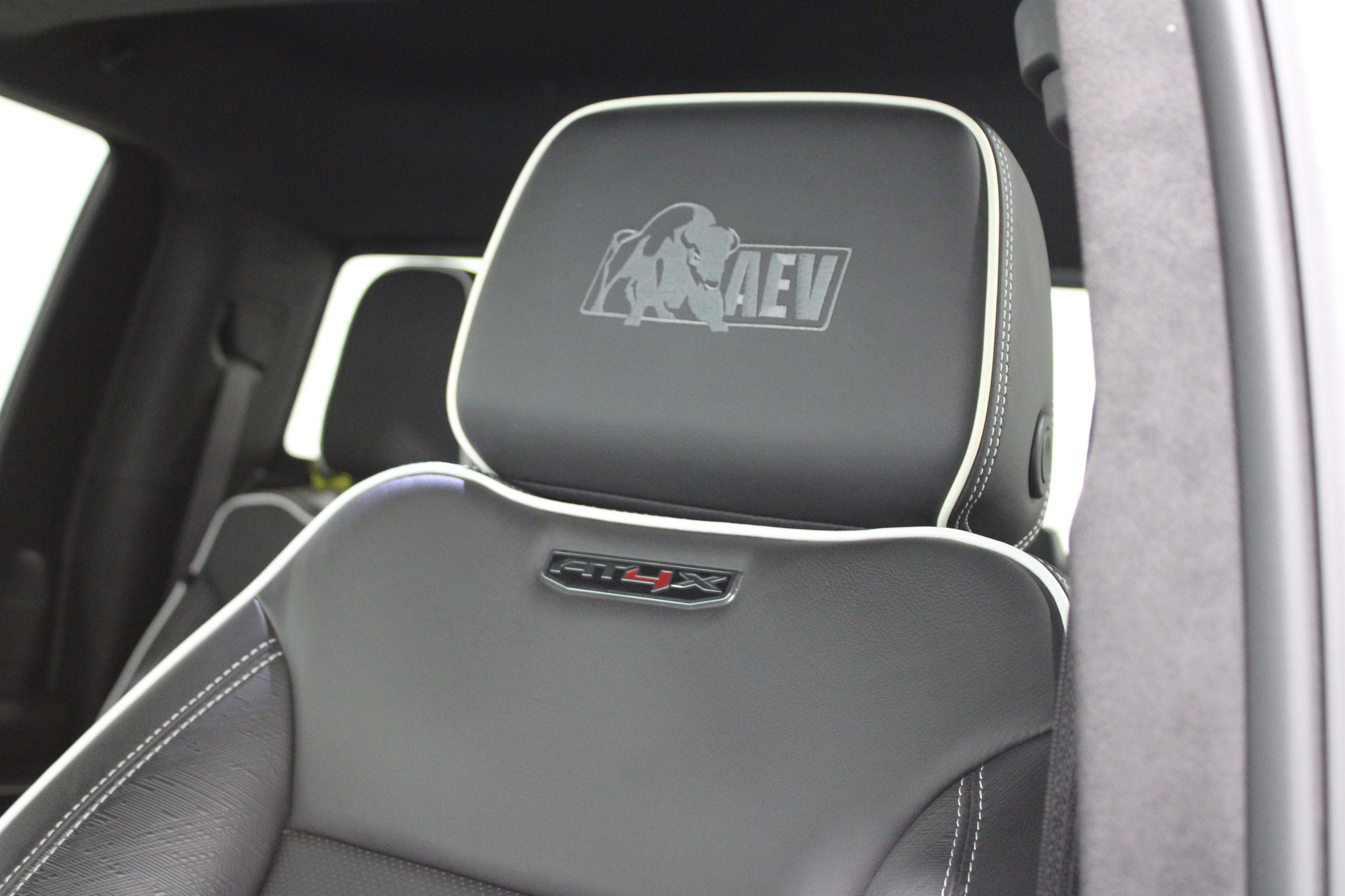 Used 2025 GMC Sierra 2500 AT4X w/ AT4X AEV Edition image 5