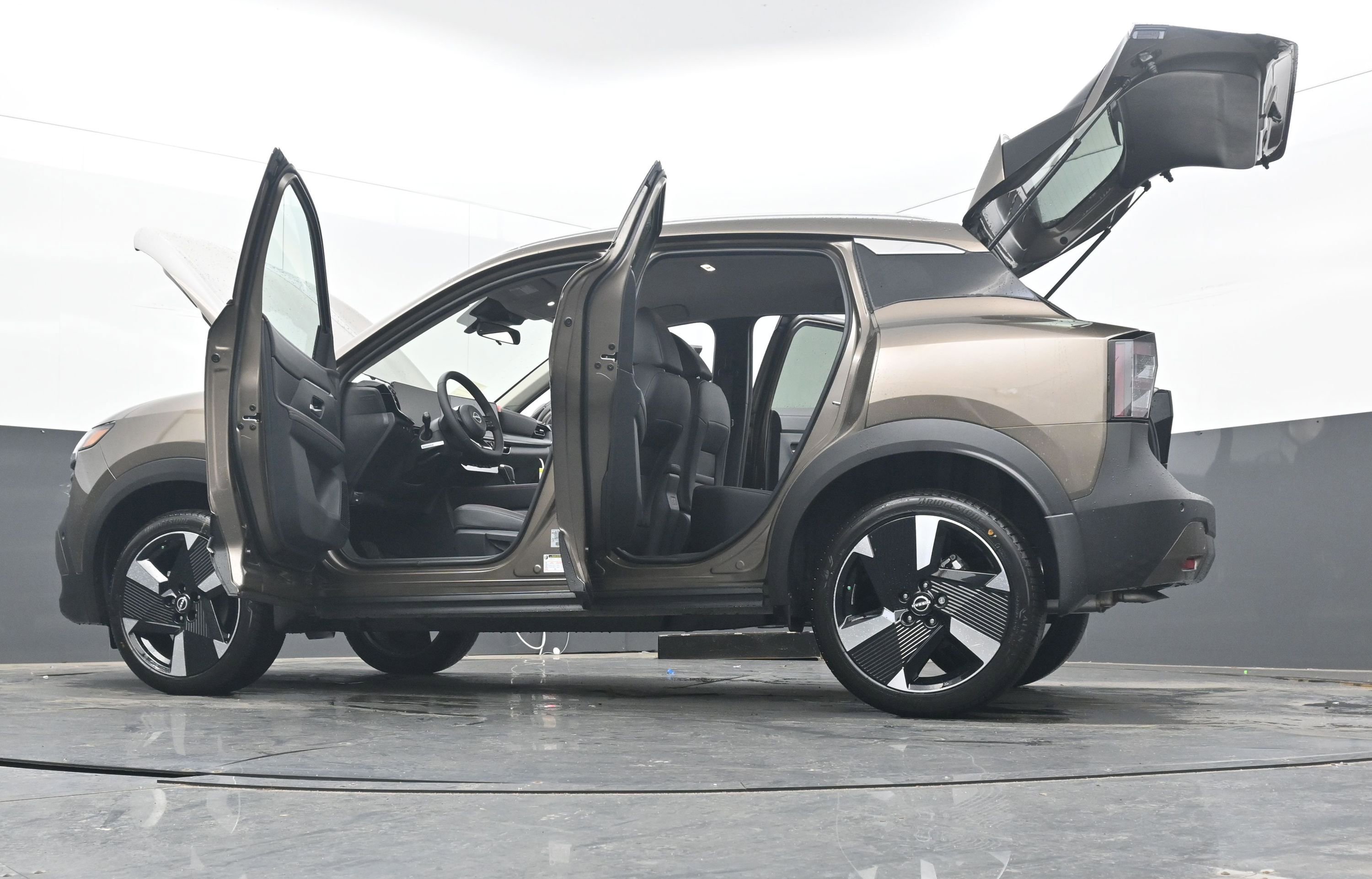 New 2026 Nissan Kicks SR FWD image 42
