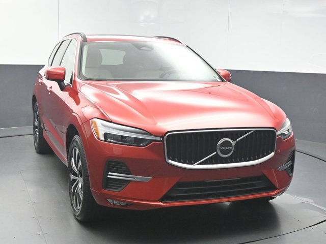Used 2023 Volvo XC60 B5 Core w/ Climate Package FWD image 2