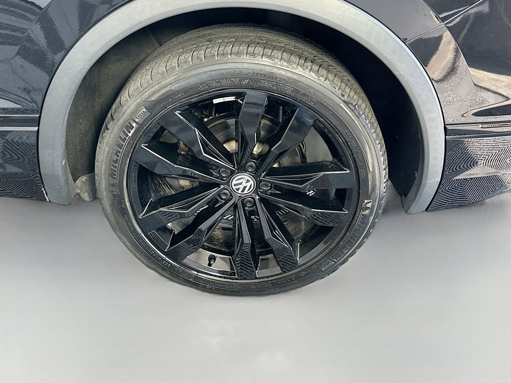 Used 2021 Volkswagen Tiguan SE R-Line image 30