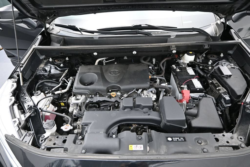 Used 2024 Toyota RAV4 XLE AWD/4WD image 5