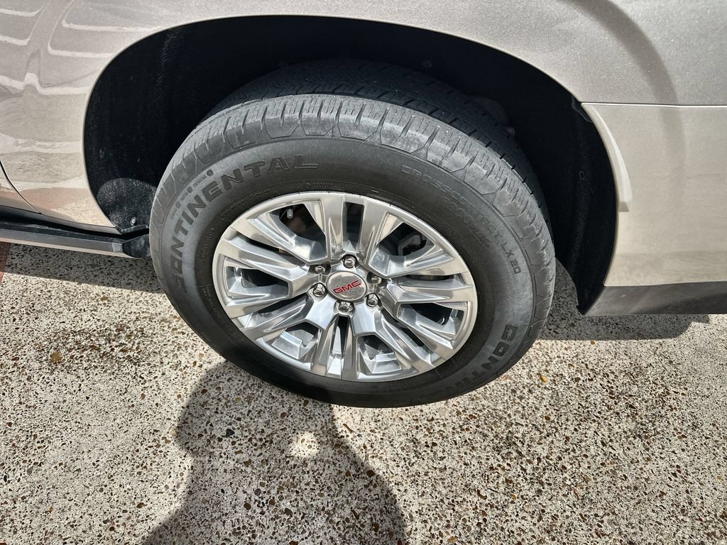 Used 2023 GMC Yukon XL Denali RWD image 12