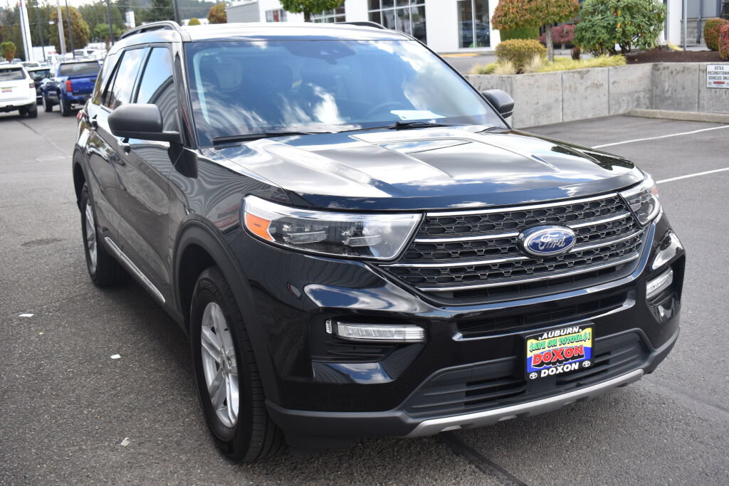 Used 2024 Ford Explorer XLT w/ Equipment Group 202A AWD/4WD image 3