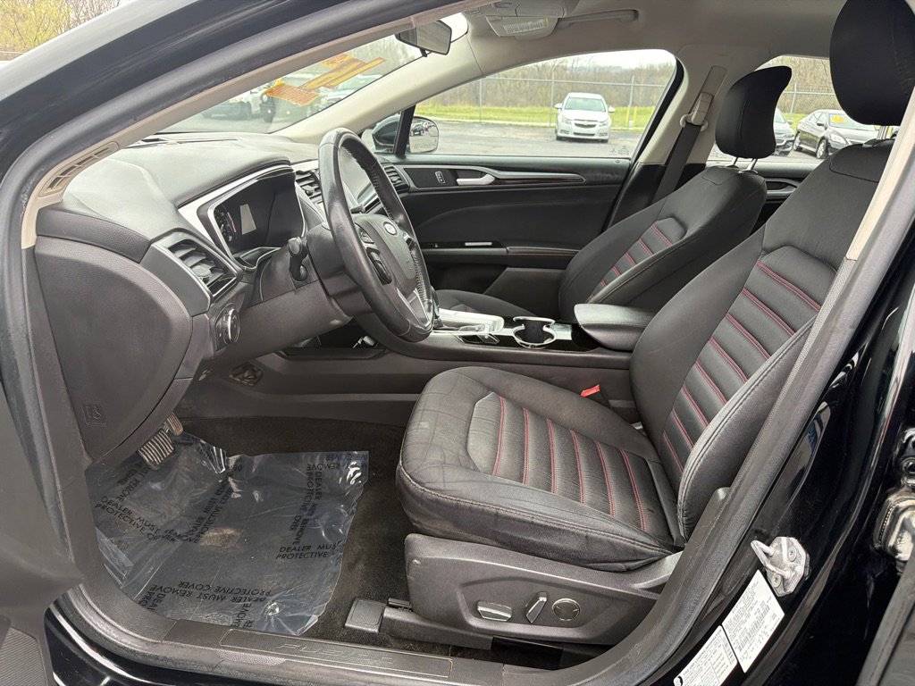 Used 2016 Ford Fusion SE image 9