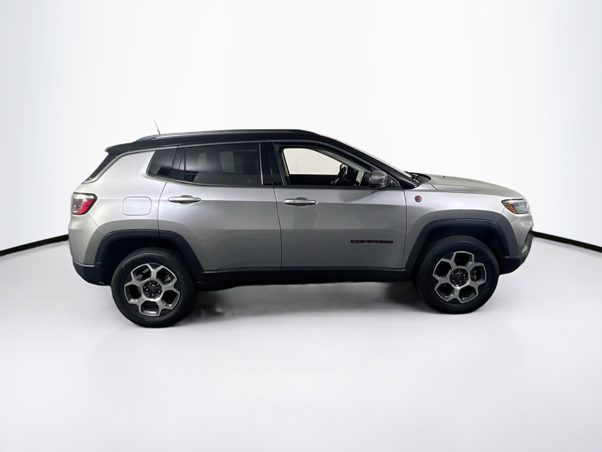 Used 2022 Jeep Compass Trailhawk image 4