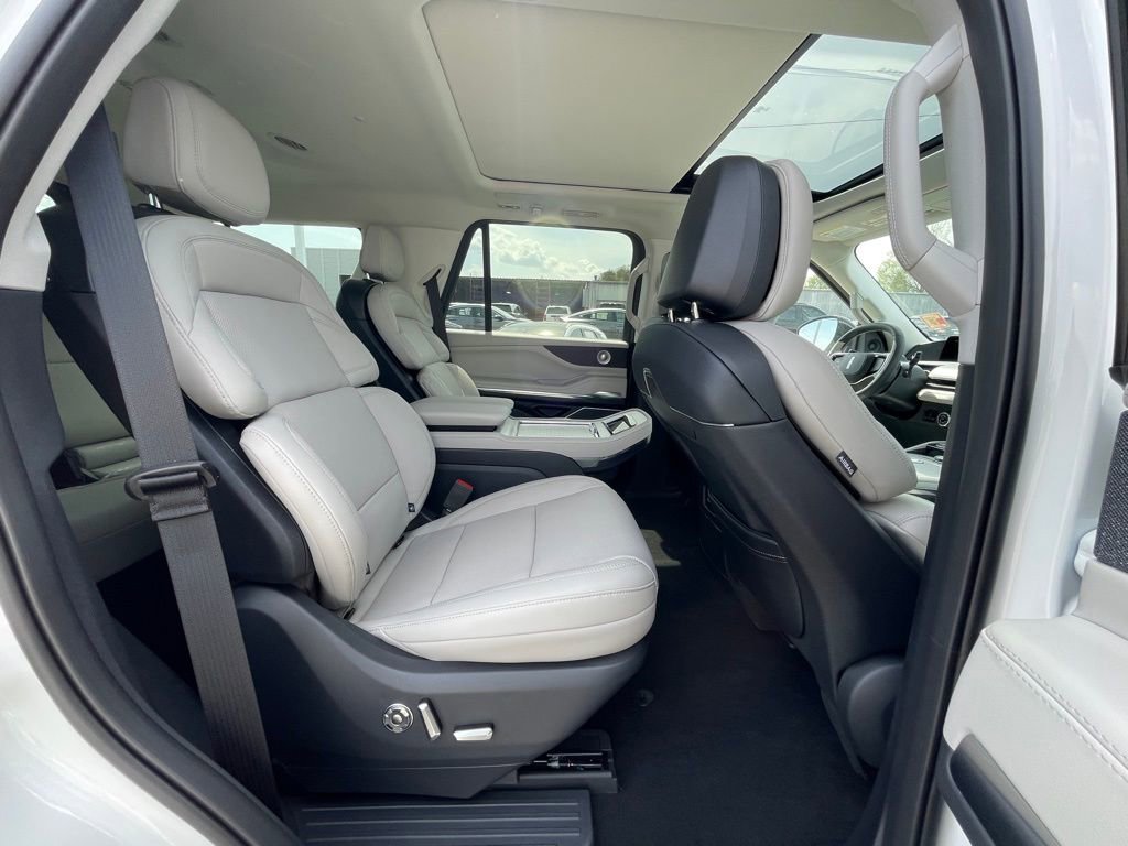 New 2025 Lincoln Navigator Reserve AWD/4WD image 23