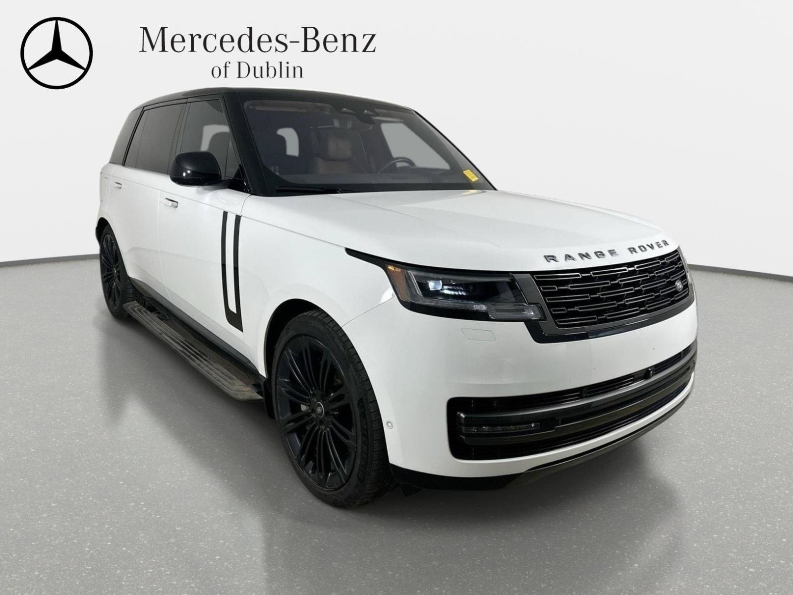 Used 2023 Land Rover Range Rover Long Wheelbase SE AWD/4WD image 3