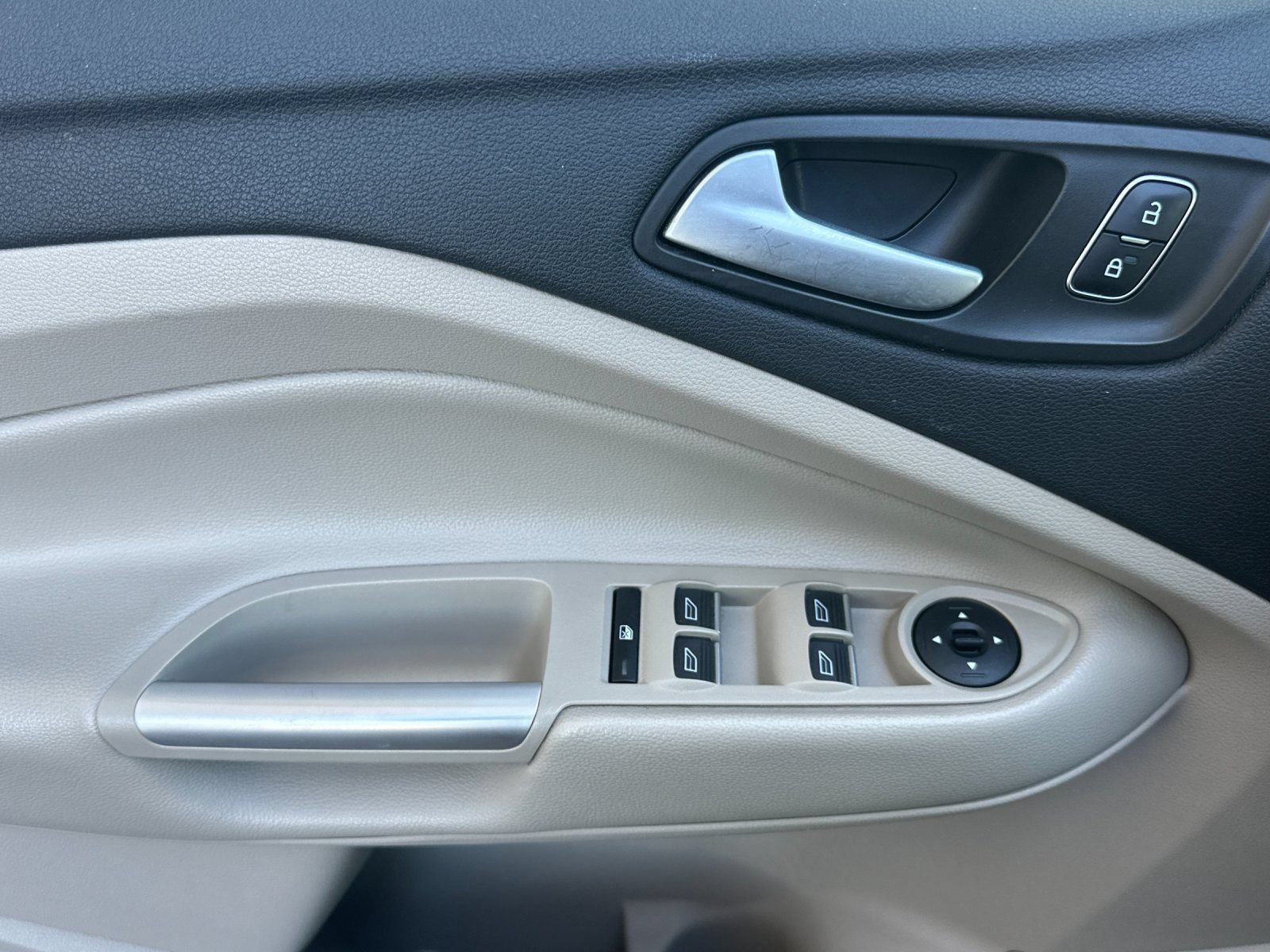 Used 2019 Ford Escape SE FWD image 11