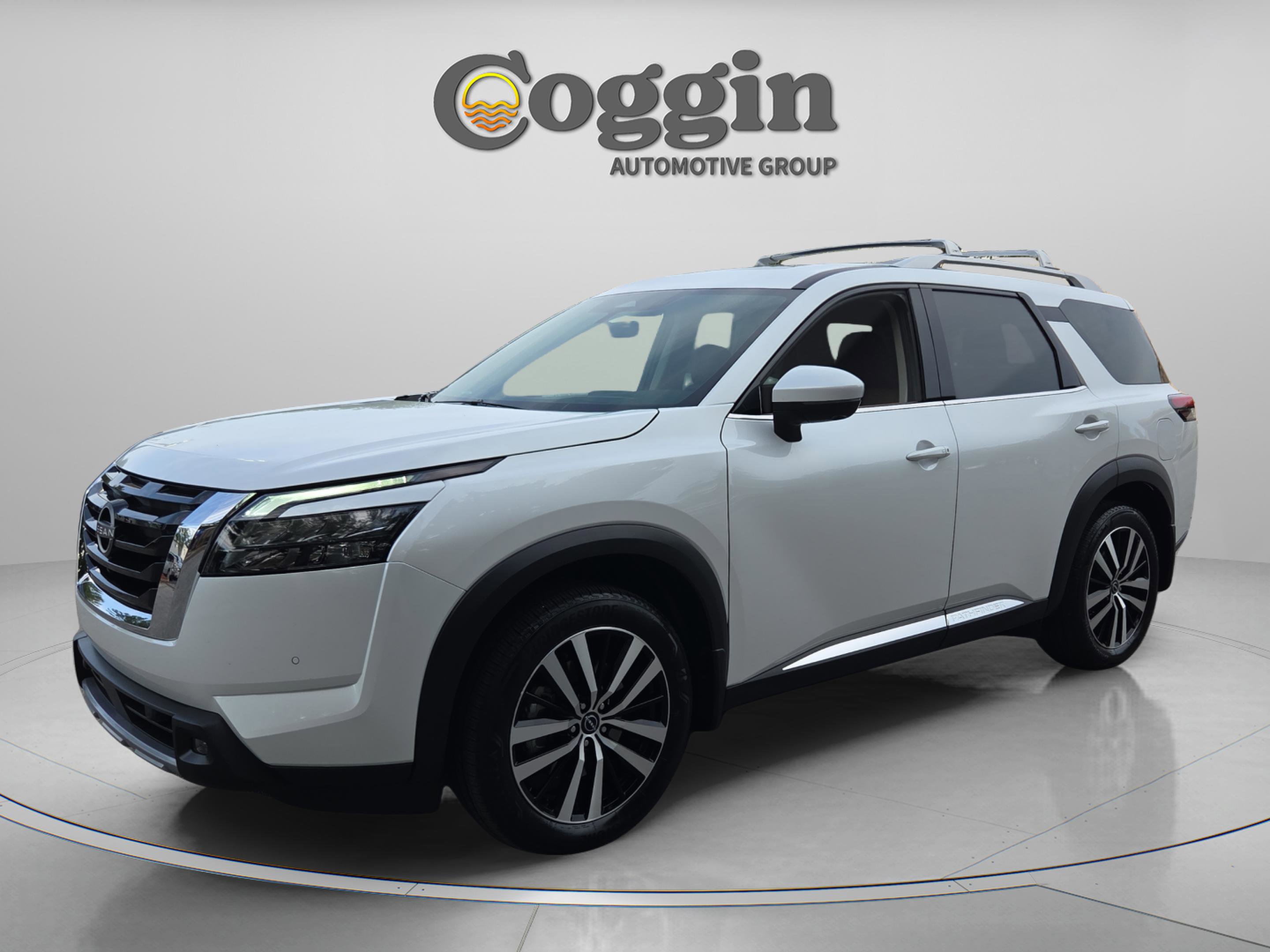 Used 2025 Nissan Pathfinder Platinum w/ Cargo Package FWD image 1