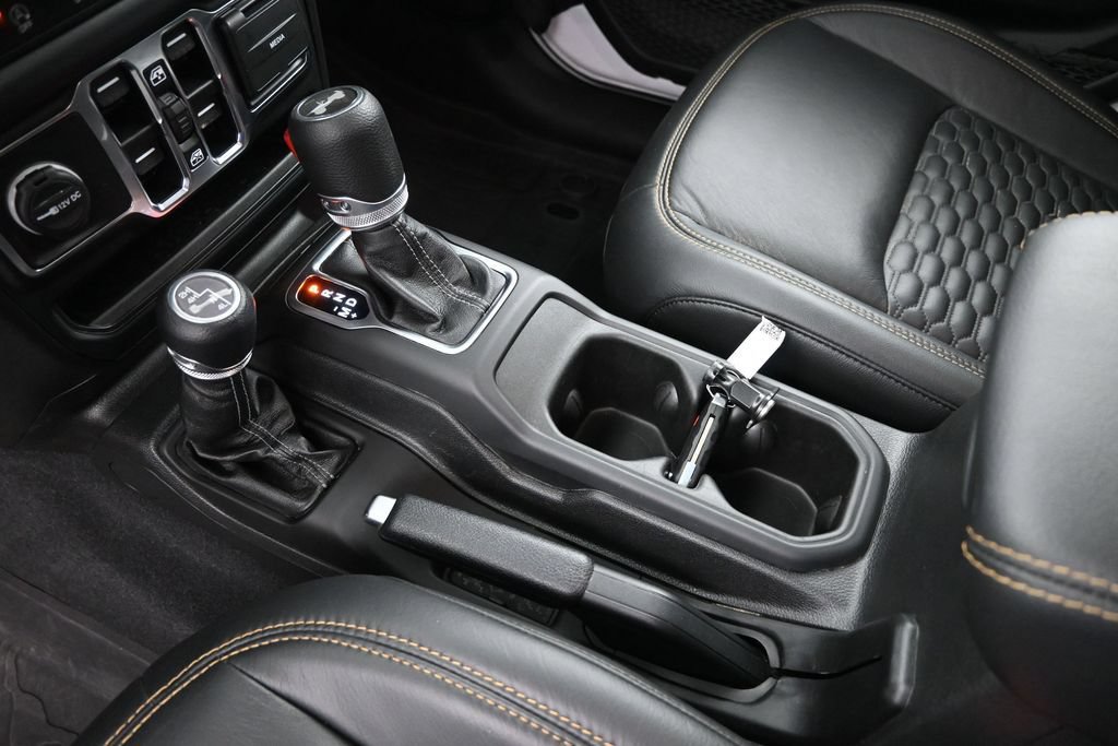 Used 2024 Jeep Wrangler Unlimited Sahara w/ Technology Group AWD/4WD image 28
