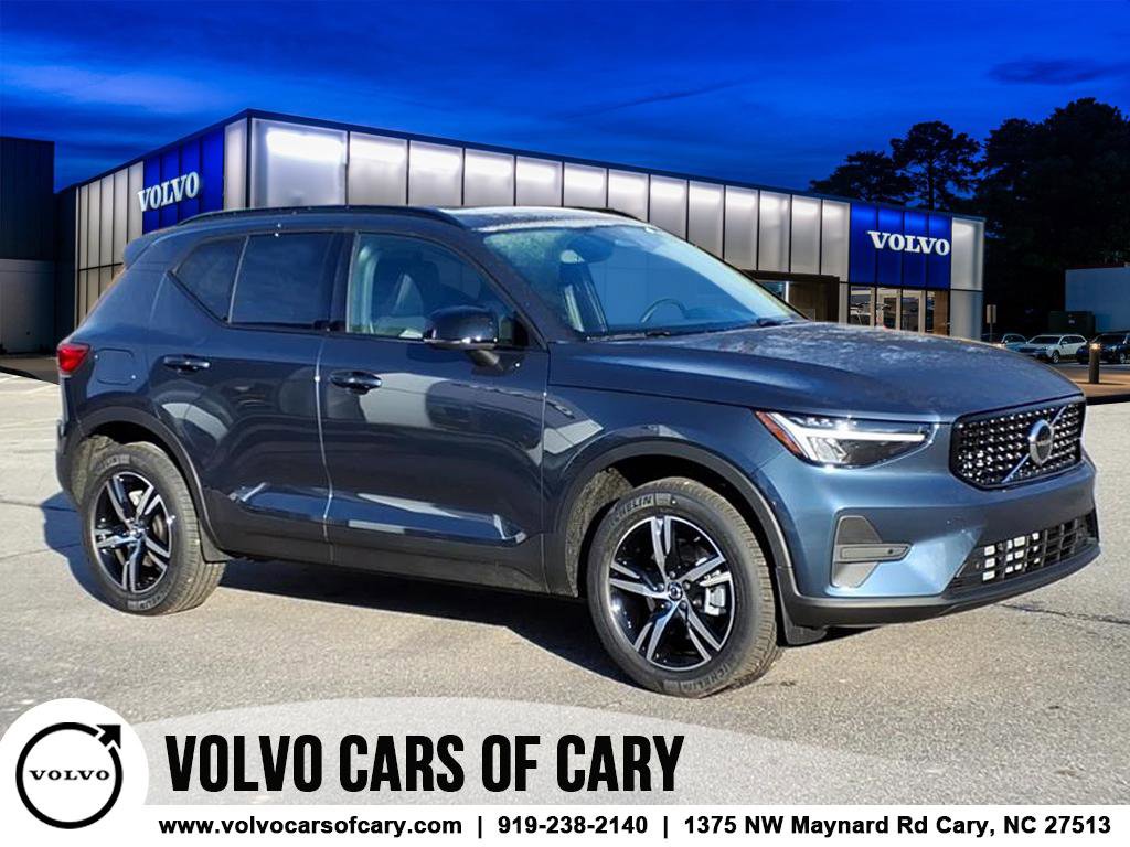 New 2026 Volvo XC40 B5 Core w/ Climate Package
