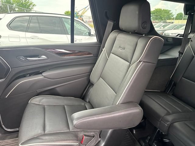 Used 2023 Cadillac Escalade Premium Luxury AWD/4WD image 15